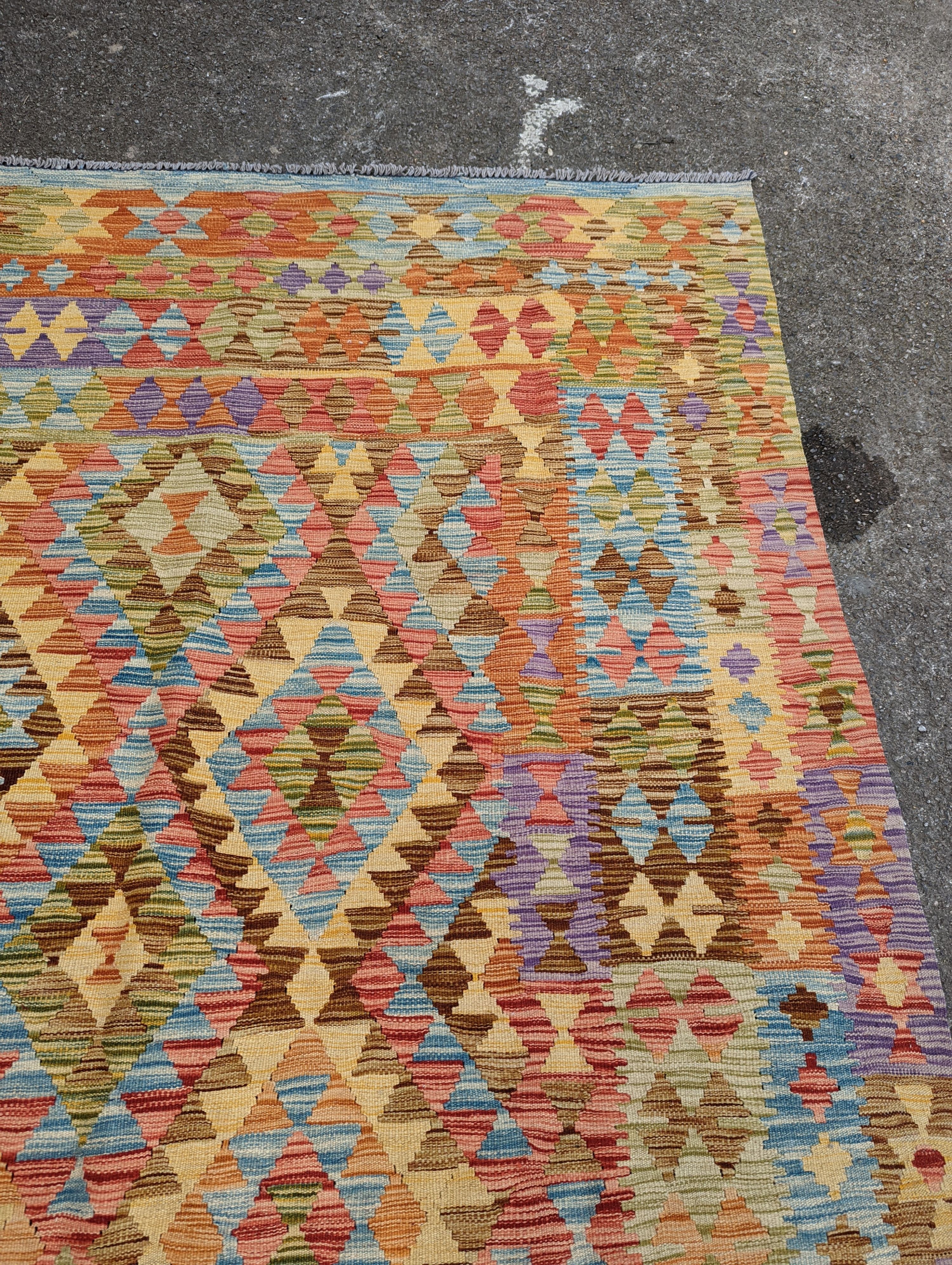 A contemporary Anatolian design Kilim flatweave carpet, approx. 300 x 200cm